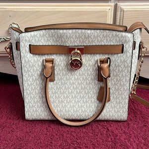 MK matching bag and wallet set